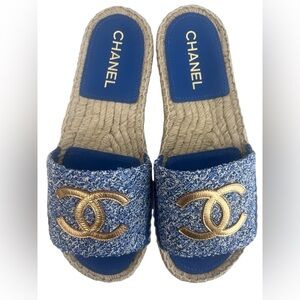 Authentic Chanel CC Logo Blue and Gold Tweed Espadrille Slide Sandals 24P NIB